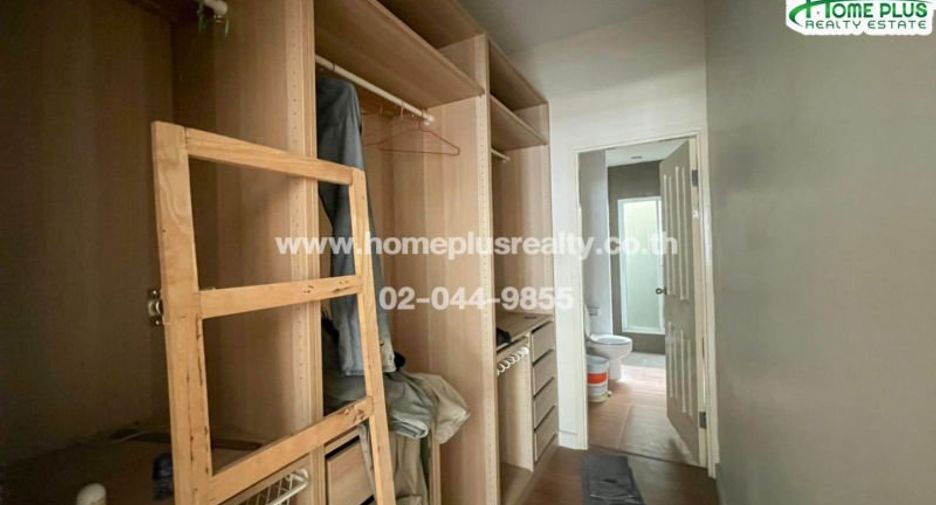 For sale 3 bedrooms townhouse in Saphan Sung, Bangkok