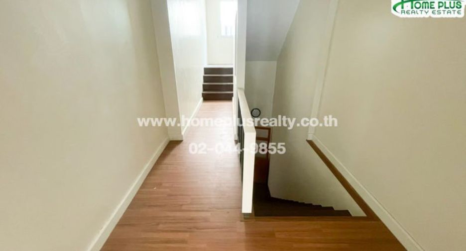 For sale 3 bedrooms townhouse in Saphan Sung, Bangkok