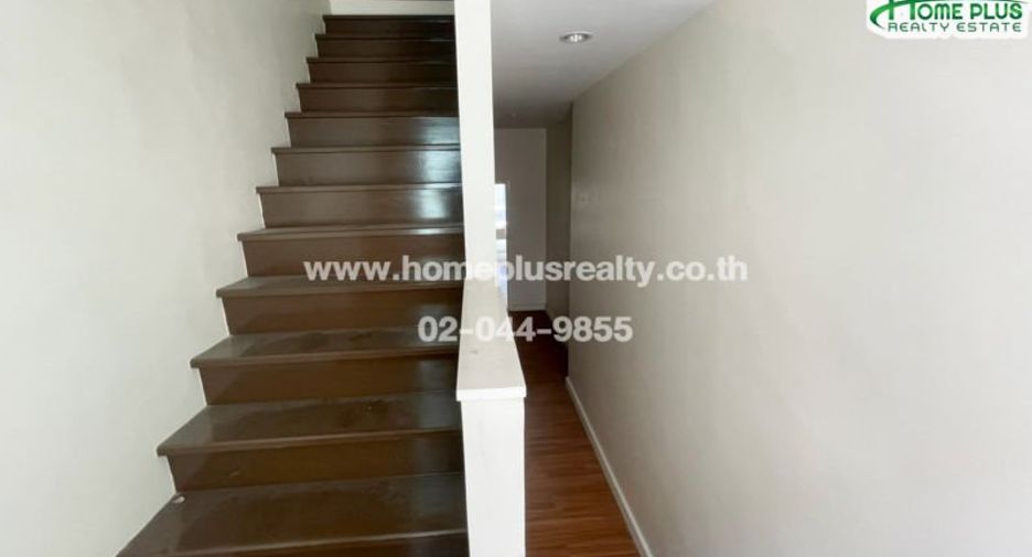 For sale 3 bedrooms townhouse in Saphan Sung, Bangkok
