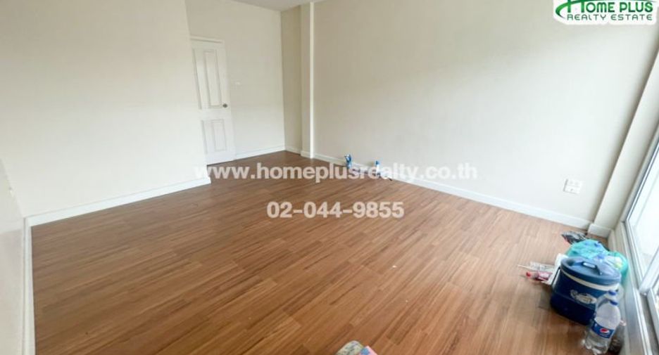 For sale 3 bedrooms townhouse in Saphan Sung, Bangkok