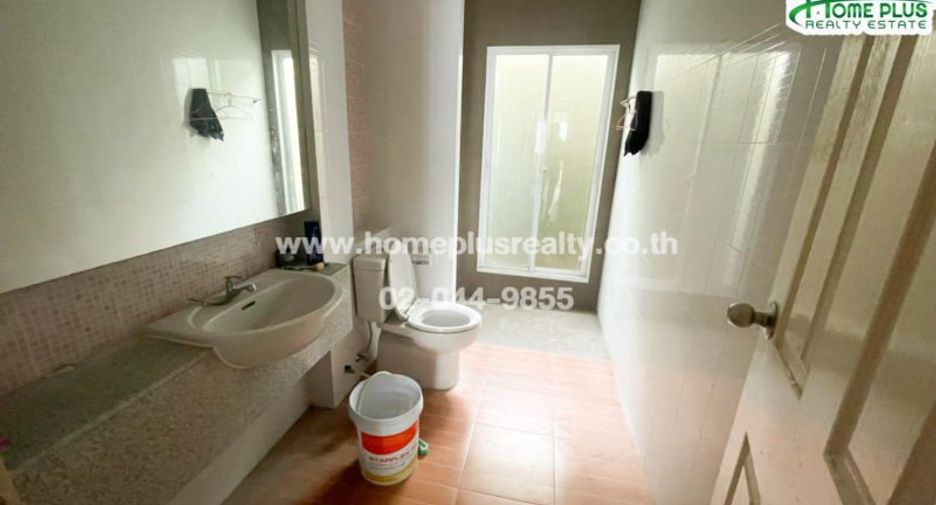 For sale 3 bedrooms townhouse in Saphan Sung, Bangkok