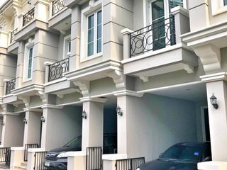 For rent 3 bed townhouse in Khlong Toei, Bangkok
