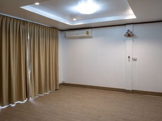 For rent 3 Beds office in Khlong Toei, Bangkok