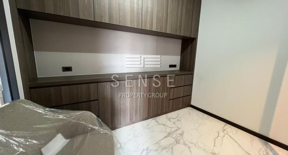 For rent 3 bed condo in Khlong Toei, Bangkok