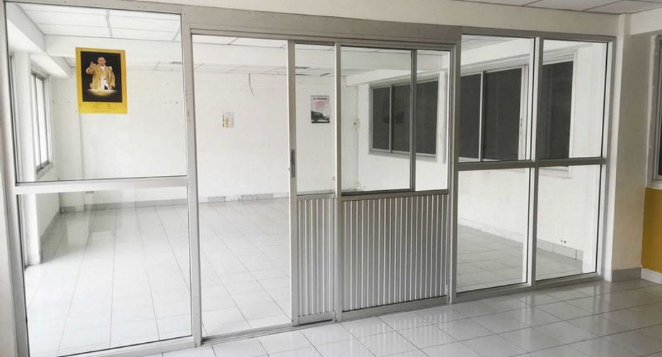 For sale warehouse in Khlong Luang, Pathum Thani