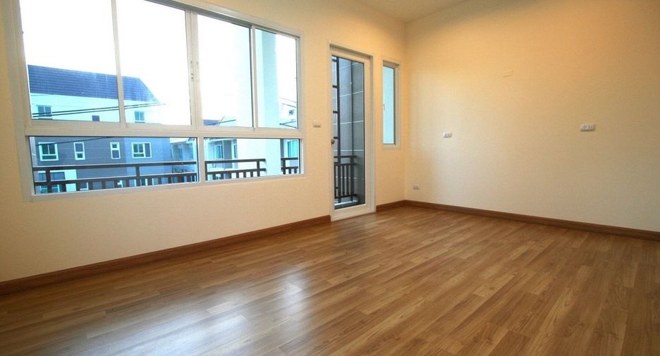 For rent 3 Beds townhouse in Bueng Kum, Bangkok