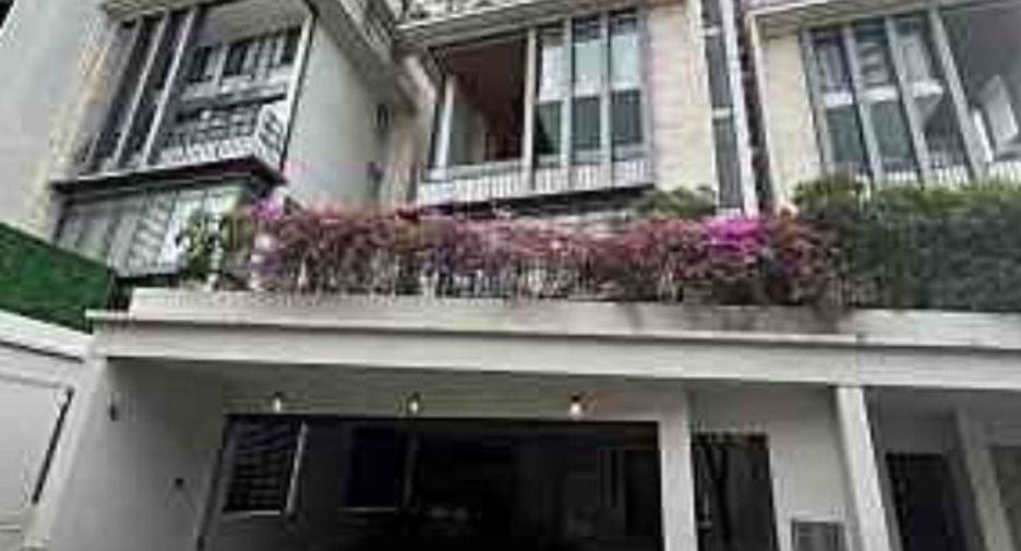 For rent 4 Beds townhouse in Watthana, Bangkok