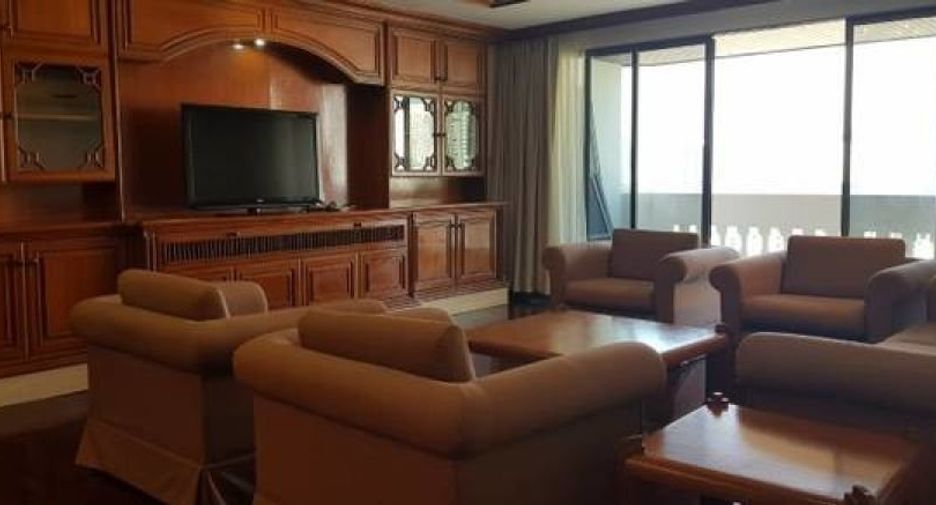 For rent 3 ベッドルーム apartment in Khlong Toei, Bangkok