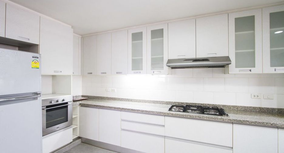 For rent 3 ベッドルーム apartment in Khlong Toei, Bangkok