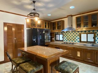 For sale 5 bedrooms house in Mueang Chiang Mai, Chiang Mai