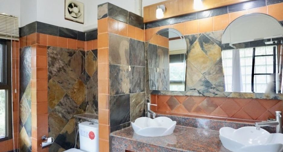 For sale 5 bedrooms house in Mueang Chiang Mai, Chiang Mai