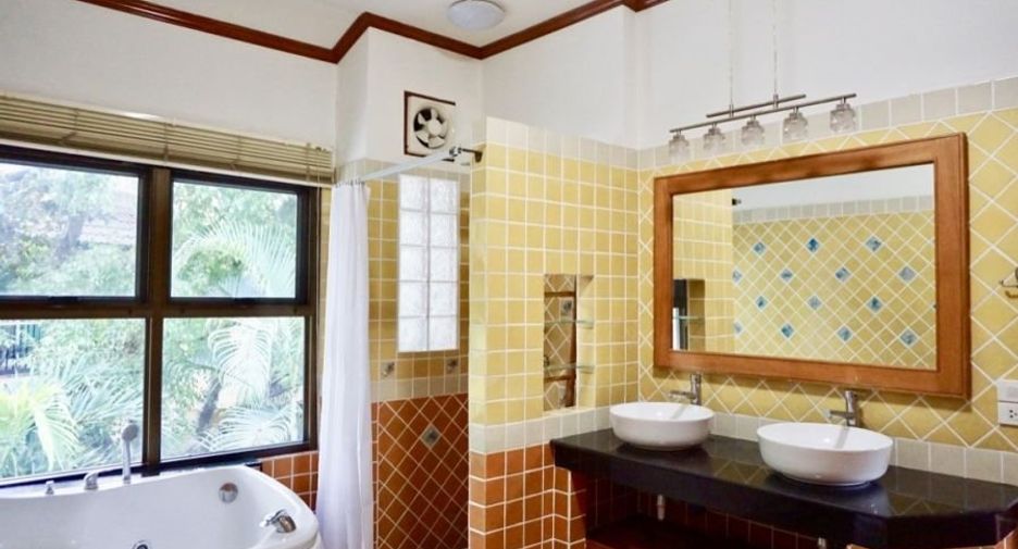 For sale 5 bedrooms house in Mueang Chiang Mai, Chiang Mai