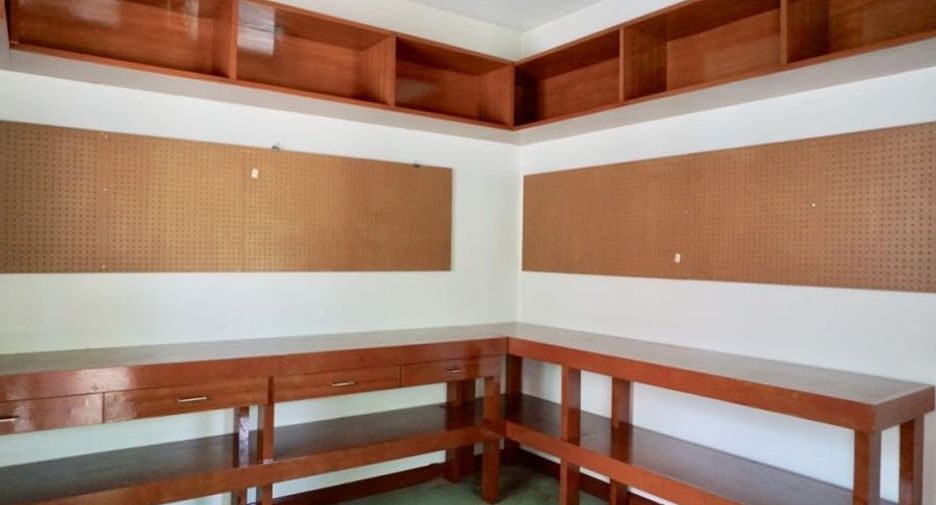 For sale 5 bedrooms house in Mueang Chiang Mai, Chiang Mai