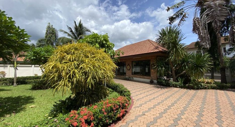 For sale 5 bedrooms house in Mueang Chiang Mai, Chiang Mai