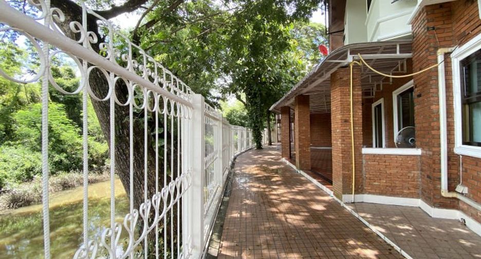 For sale 5 bedrooms house in Mueang Chiang Mai, Chiang Mai