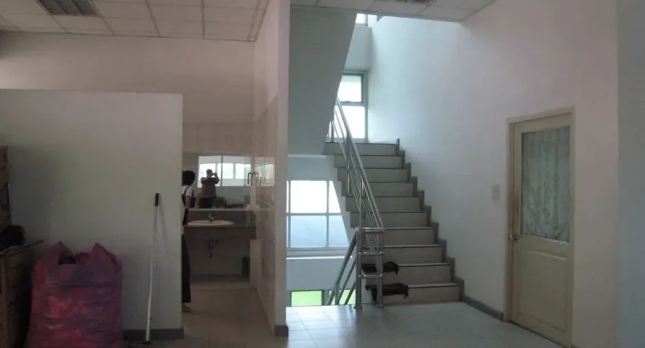 For rent warehouse in Lat Lum Kaeo, Pathum Thani