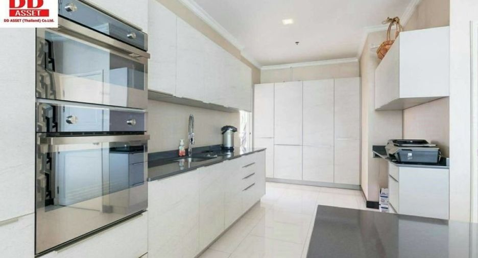 For rent and for sale 4 bed condo in Huai Khwang, Bangkok
