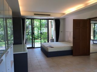 For rent 5 Beds house in Khlong Toei, Bangkok