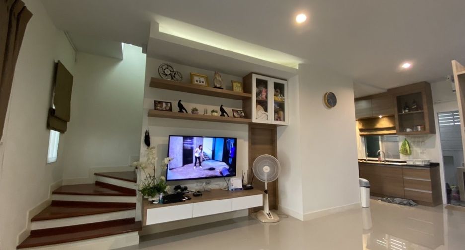 For rent 3 Beds townhouse in Mueang Nonthaburi, Nonthaburi