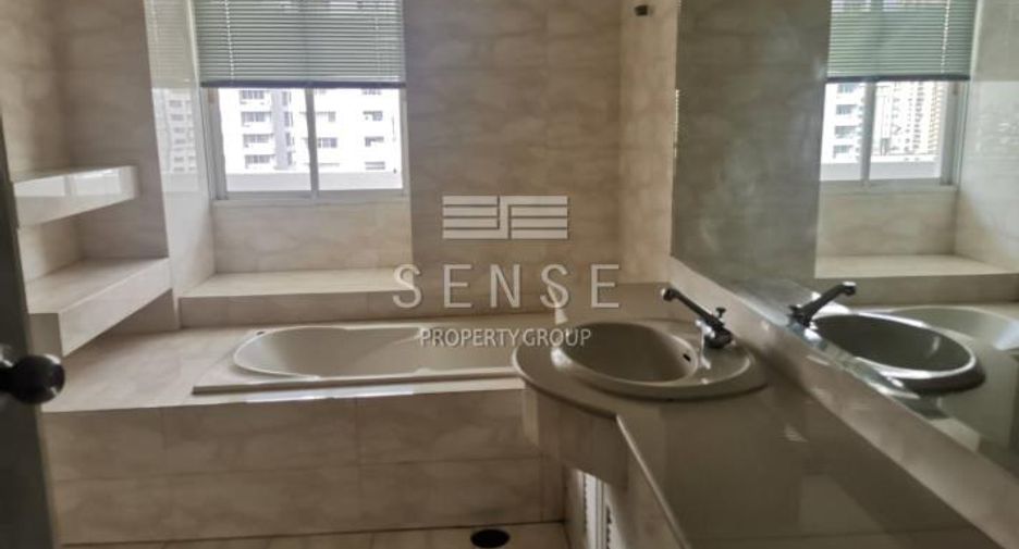 À vendre 3 chambres condo à Watthana, Bangkok