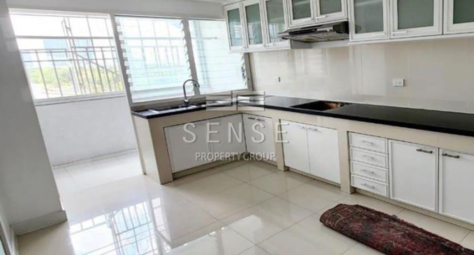 For rent 3 ベッドルーム condo in Khlong Toei, Bangkok