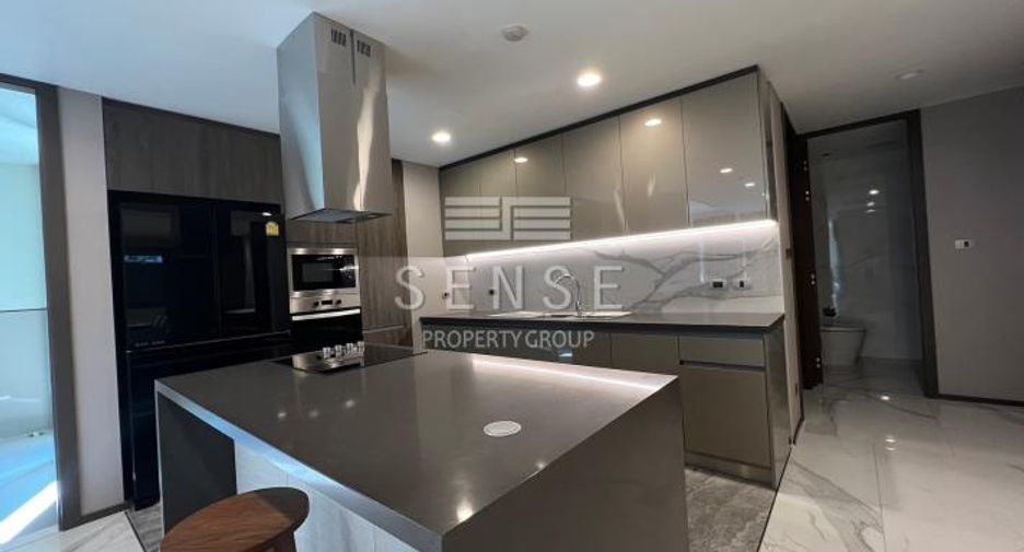 For rent 2 bedrooms condo in Khlong Toei, Bangkok