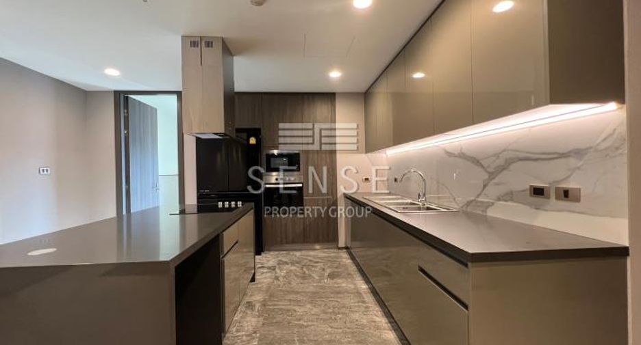For rent 2 bedrooms condo in Khlong Toei, Bangkok