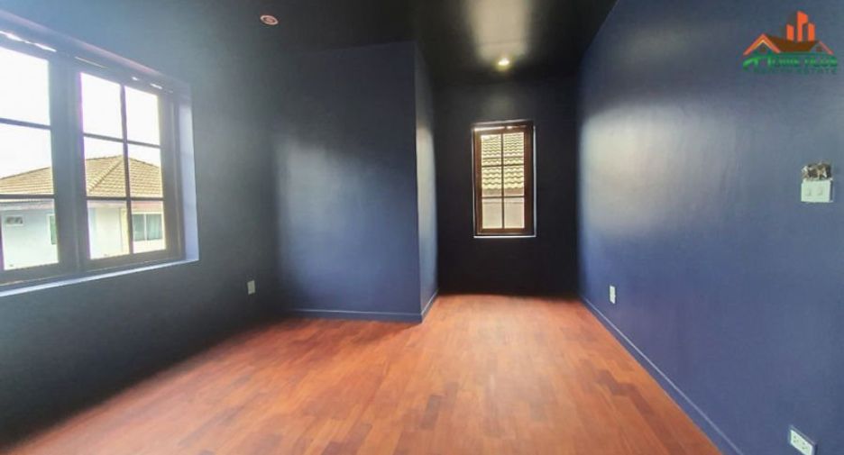 For sale 3 bedrooms house in Taling Chan, Bangkok