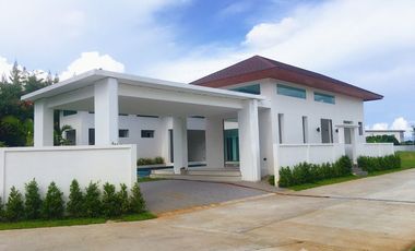 For sale 4 bed villa in Saraphi, Chiang Mai