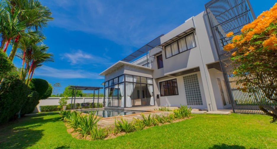 Villa en alquiler y en venta de 3 habitaciones en Mueang Phuket, Phuket