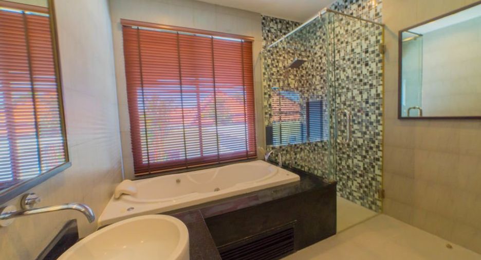 Villa en alquiler y en venta de 3 habitaciones en Mueang Phuket, Phuket