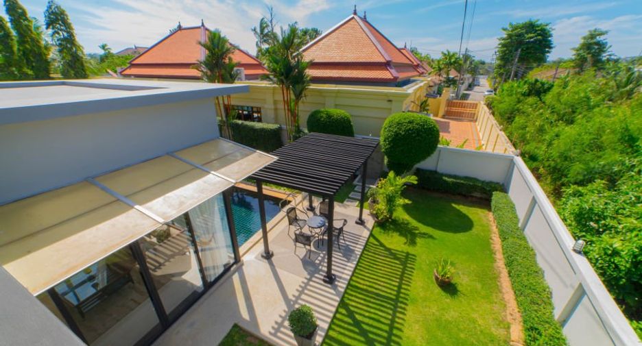Villa en alquiler y en venta de 3 habitaciones en Mueang Phuket, Phuket