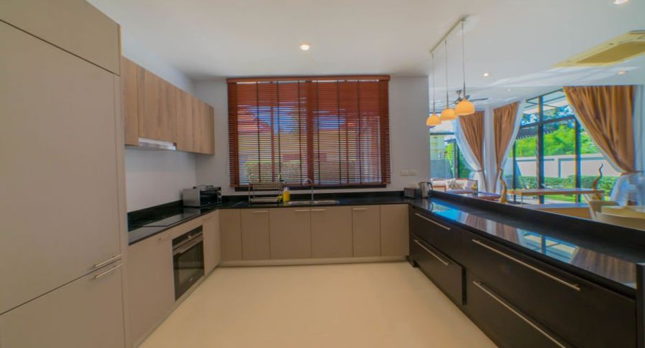 Villa en alquiler y en venta de 3 habitaciones en Mueang Phuket, Phuket