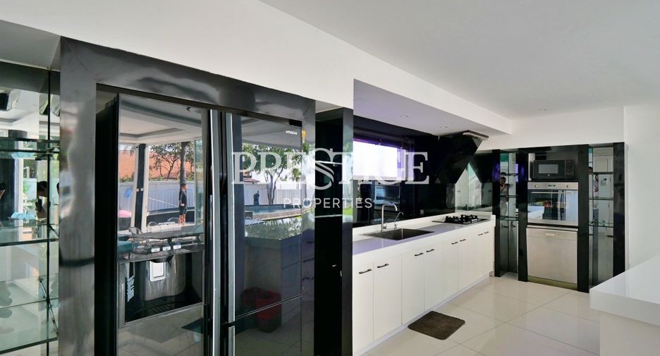 For sale 10 bedrooms house in Na Jomtien, Pattaya