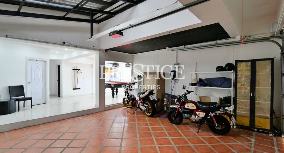 For sale 10 bedrooms house in Na Jomtien, Pattaya