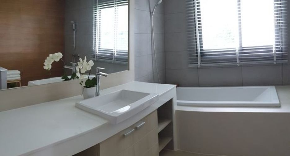 Casa en alquiler de 3 habitaciones en Bang Lamung, Chonburi