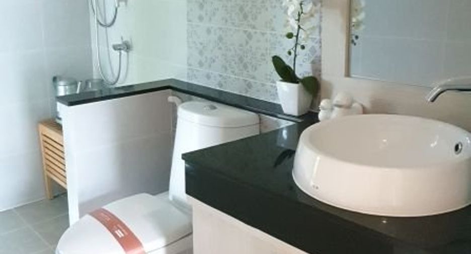 Casa en alquiler de 3 habitaciones en Bang Lamung, Chonburi