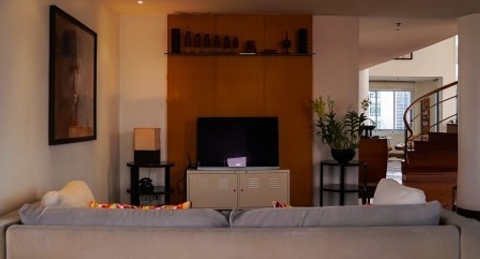 For rent and for sale 5 bedrooms condo in Watthana, Bangkok