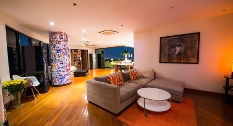 For rent and for sale 5 bedrooms condo in Watthana, Bangkok