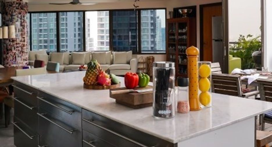 For rent and for sale 5 bedrooms condo in Watthana, Bangkok