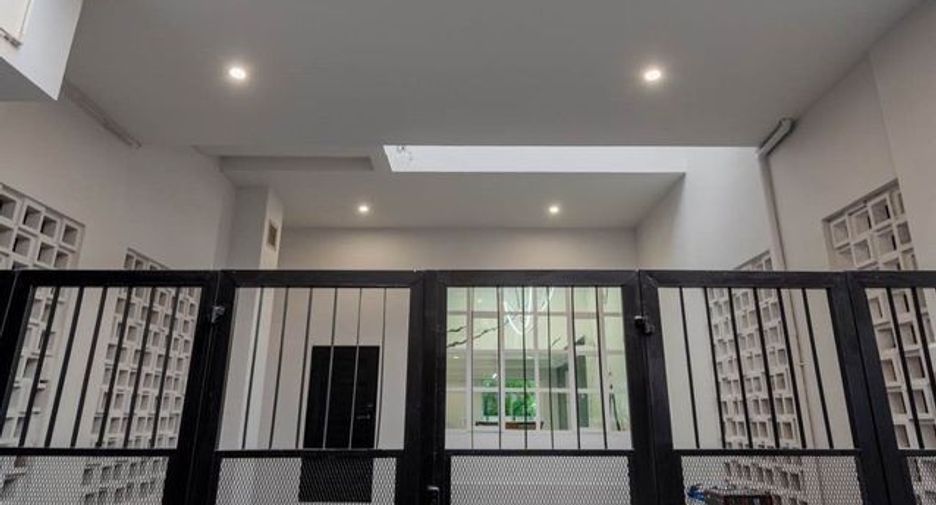 For rent 6 Beds house in Chatuchak, Bangkok