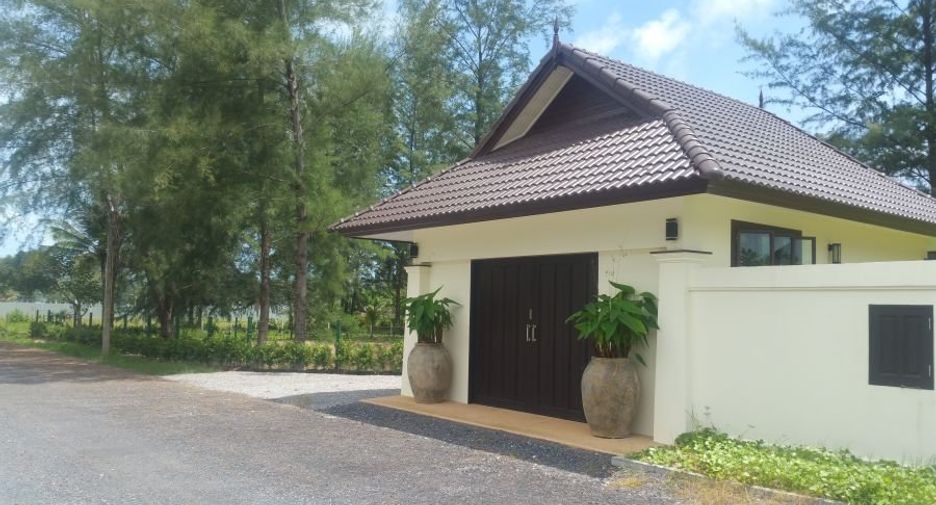 For rent 3 bedrooms villa in Takua Pa, Phang Nga