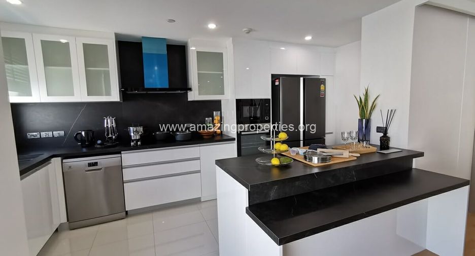 For rent 3 bed condo in Mueang Nakhon Pathom, Nakhon Pathom