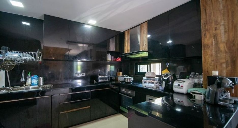 À vendre 105 chambres appartement à Bang Sao Thong, Samut Prakan