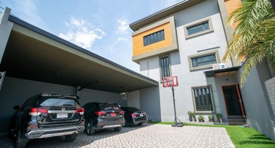 À vendre 105 chambres appartement à Bang Sao Thong, Samut Prakan