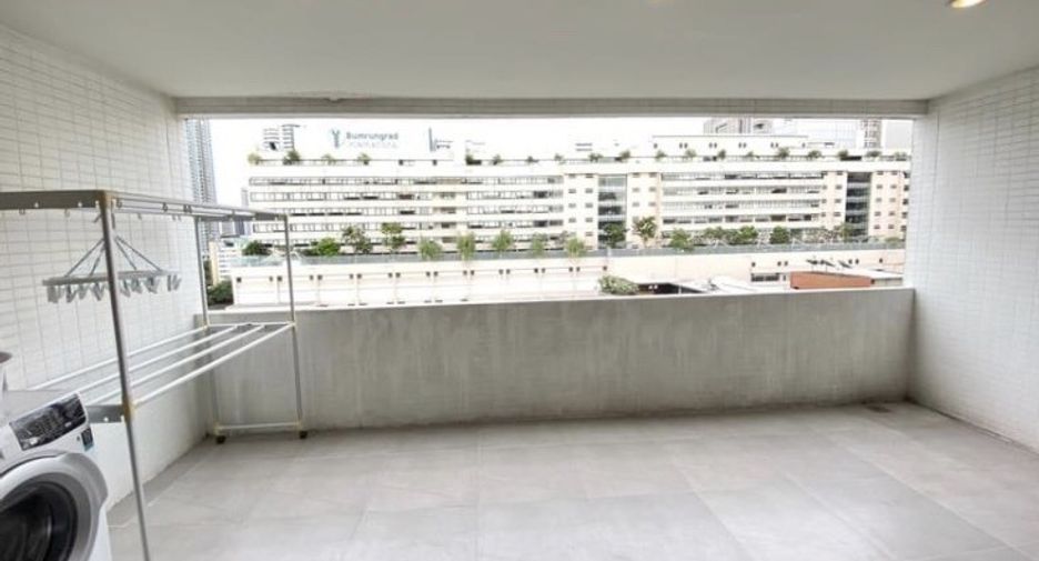 For rent 2 bedrooms condo in Watthana, Bangkok