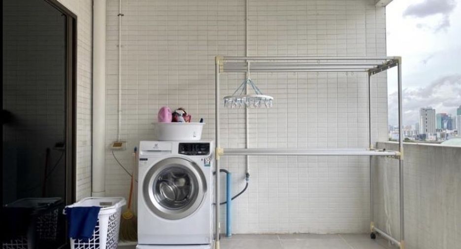For rent 2 bedrooms condo in Watthana, Bangkok