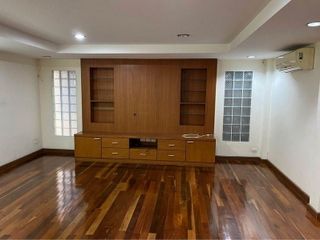 For sale 5 bed townhouse in Phra Khanong, Bangkok