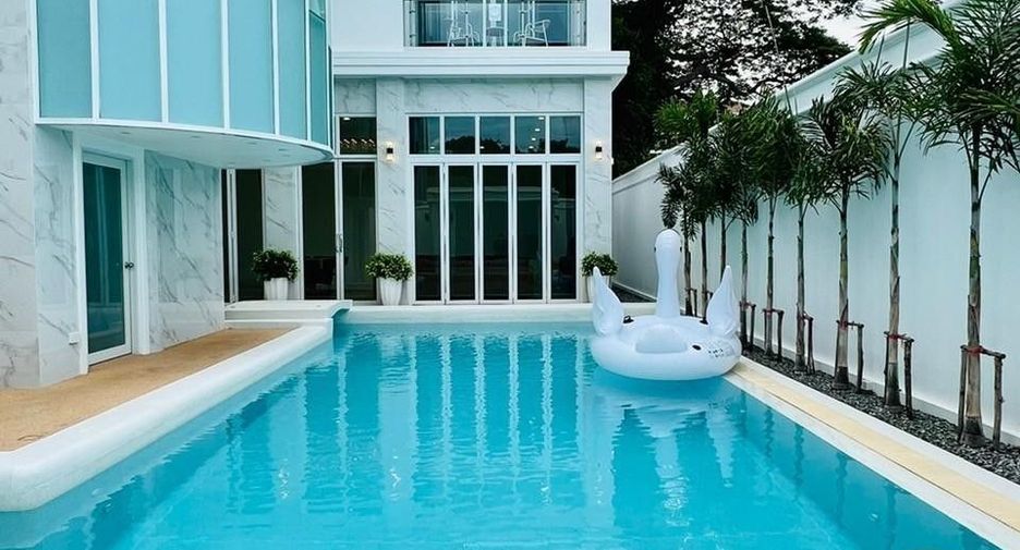 For sale 6 bed villa in South Pattaya, Pattaya