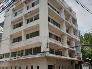 For sale 6 bed townhouse in Khlong Toei, Bangkok